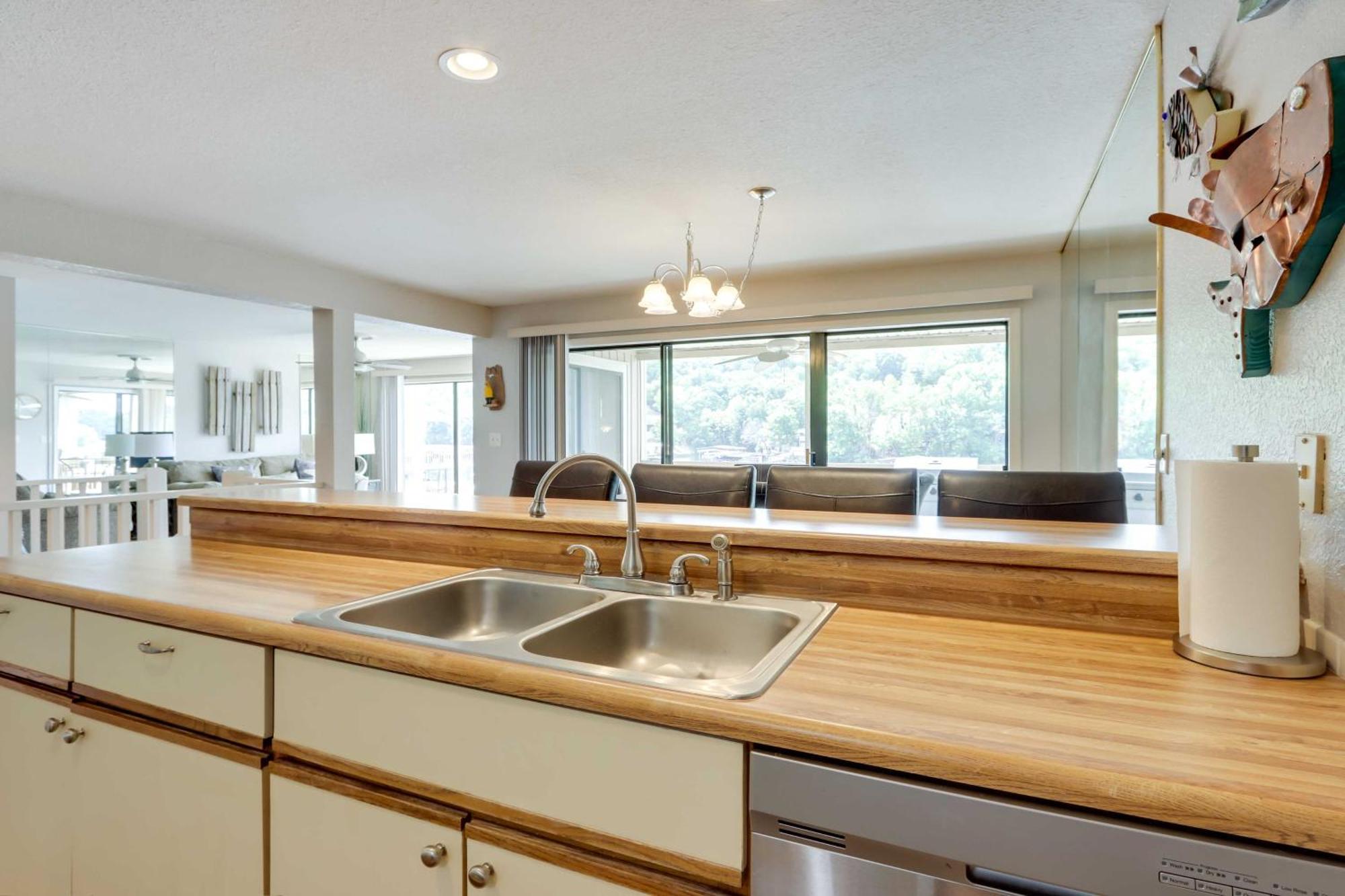 Lakefront Osage Beach Condo With Community Pool Exteriér fotografie
