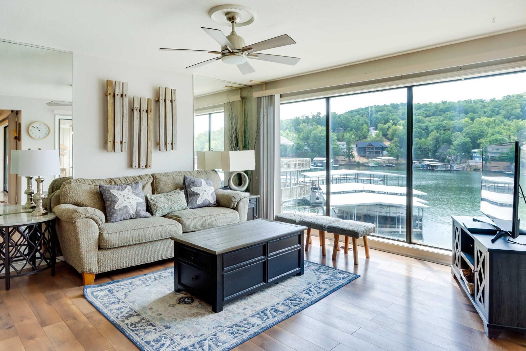 Lakefront Osage Beach Condo With Community Pool Exteriér fotografie