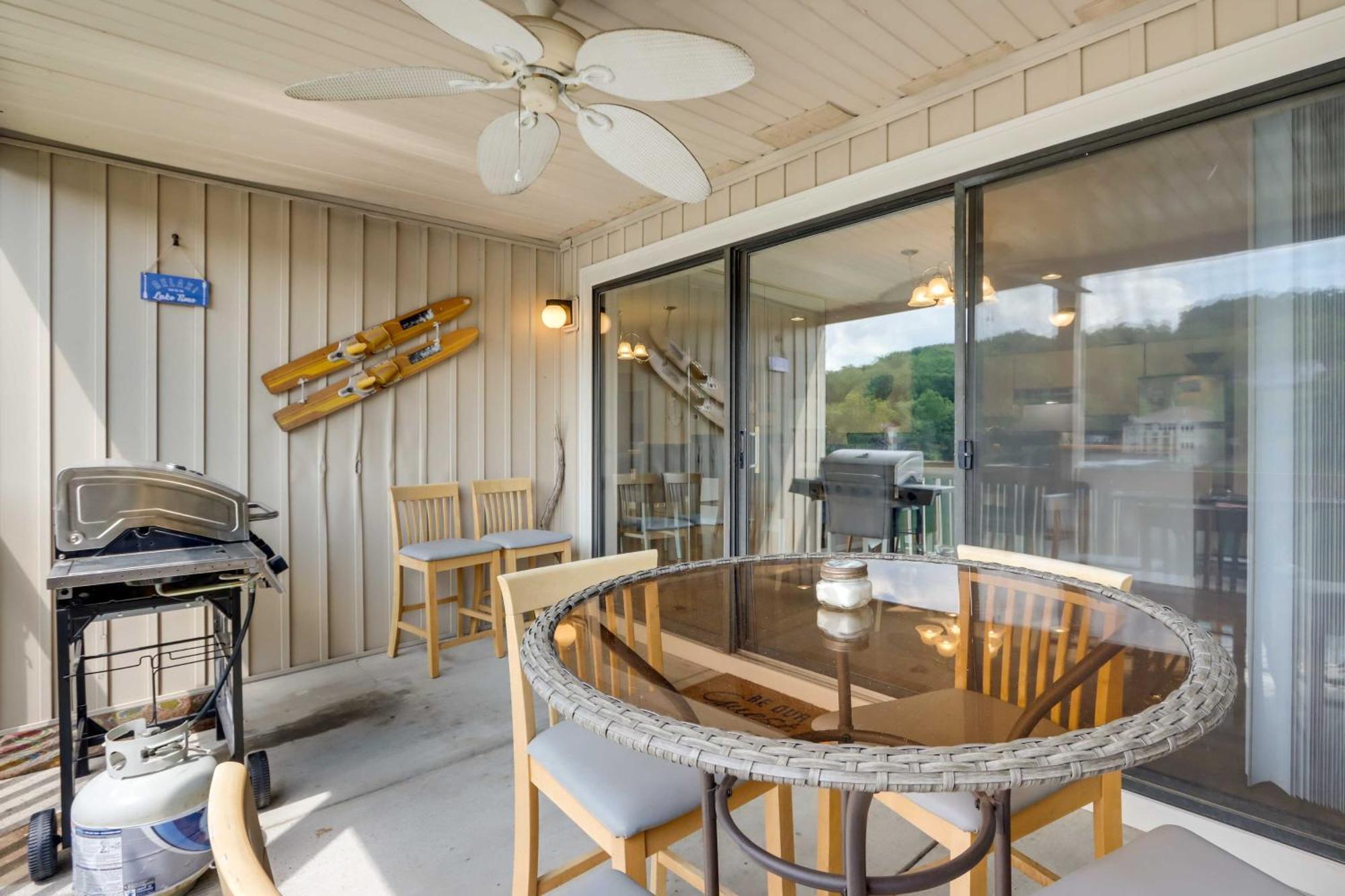 Lakefront Osage Beach Condo With Community Pool Exteriér fotografie