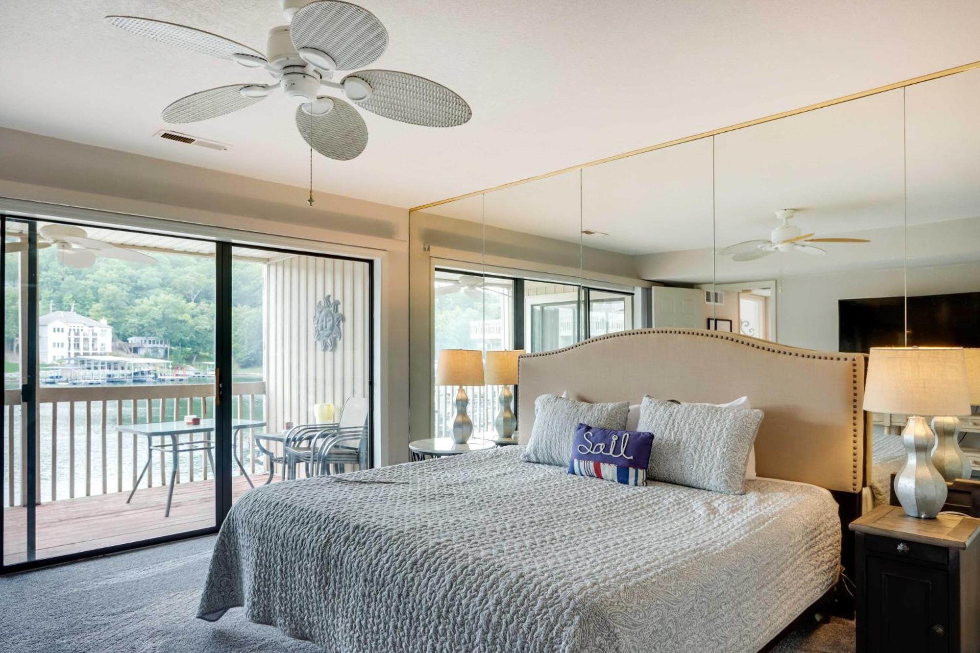 Lakefront Osage Beach Condo With Community Pool Exteriér fotografie